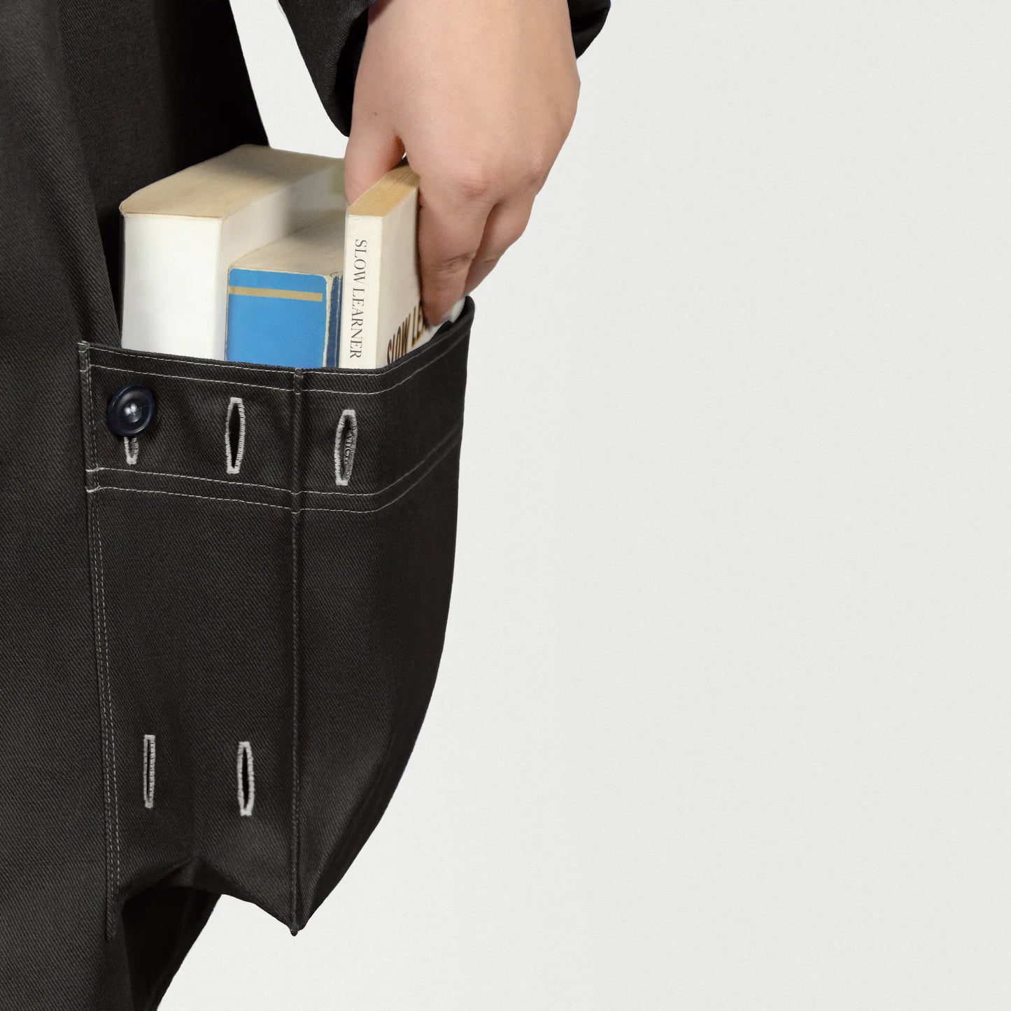 dust jacket — black